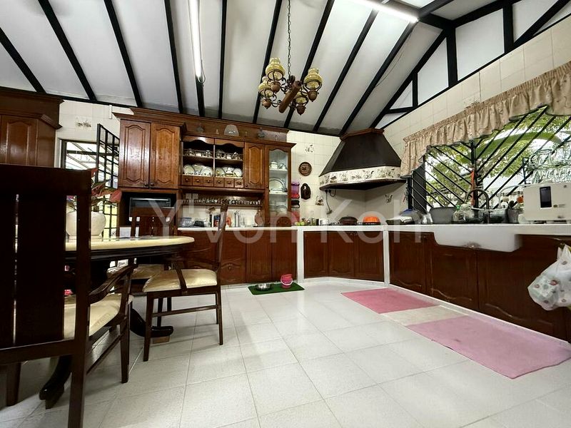4 Bed Semi-Detached House (Landed) for Sale in  Peakview Estate - Image 6